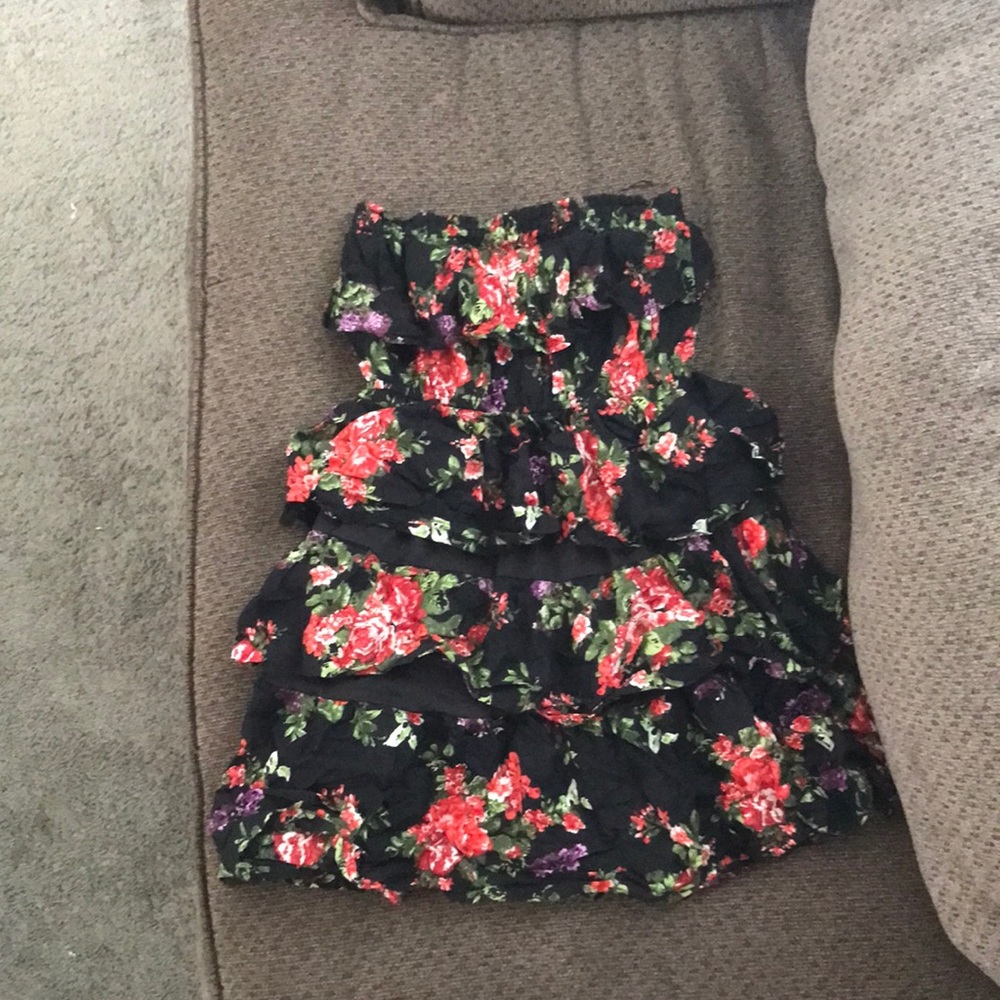 Small,ruffled,layered,floral print strapless dress